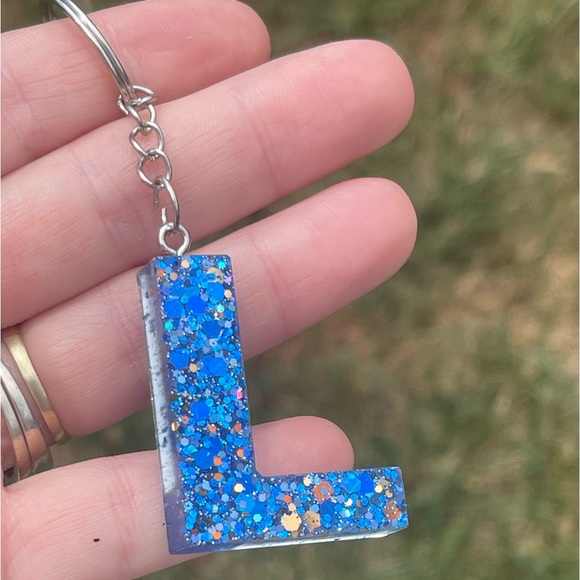 Blue Letter L Initial Keychain Handmade With Resin - Picture 3 of 4